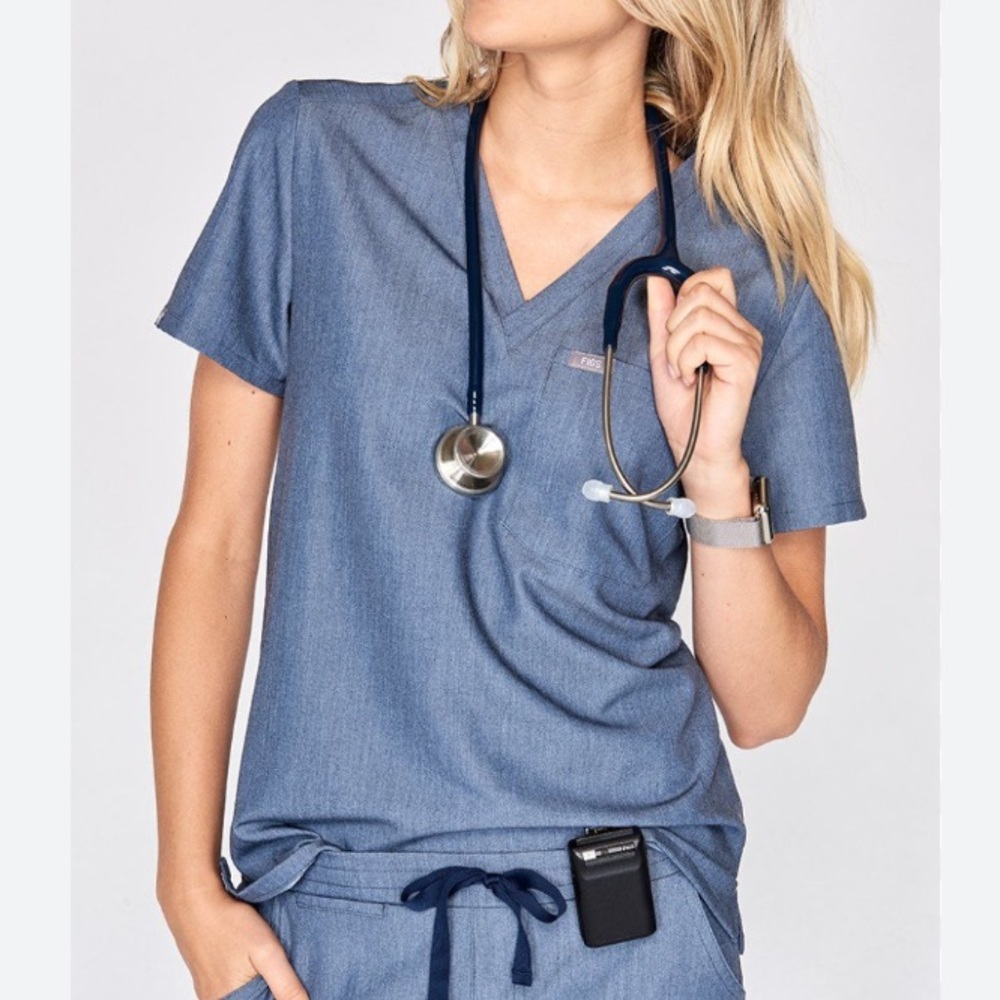 FIGS Technical Collection Casma Three-Pocket Scrub Top Small Blue Denim V Neck